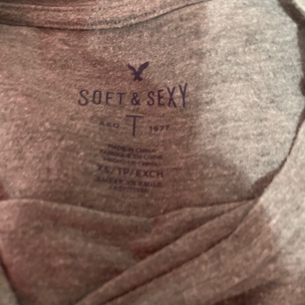 Grey hollister tee